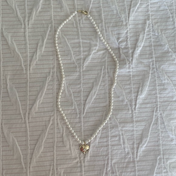 Shell pearl necklace with 14k gold plated charm - Picture 2 of 3